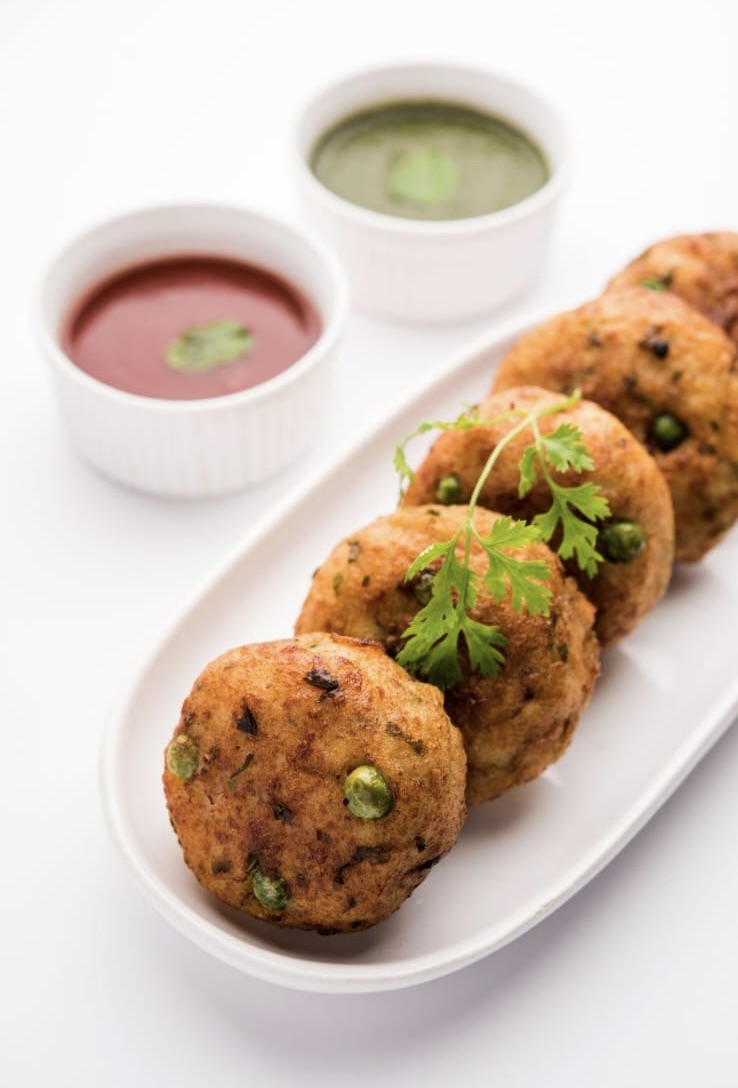 Aloo tikki patties with chutney